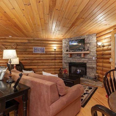הוילה פיג'ן פורג' Log Cabin! 1Mile From The Action! Private Lane! Hot Tub! Pool Table! מראה חיצוני תמונה