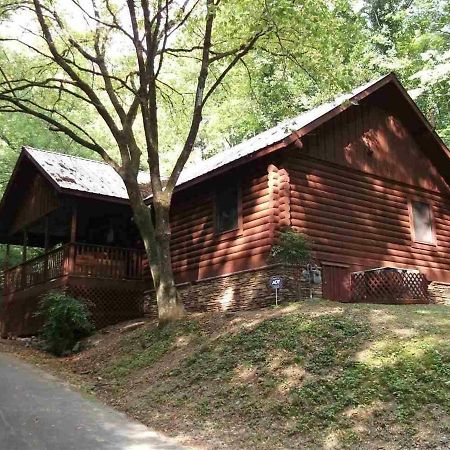 הוילה פיג'ן פורג' Log Cabin! 1Mile From The Action! Private Lane! Hot Tub! Pool Table! מראה חיצוני תמונה