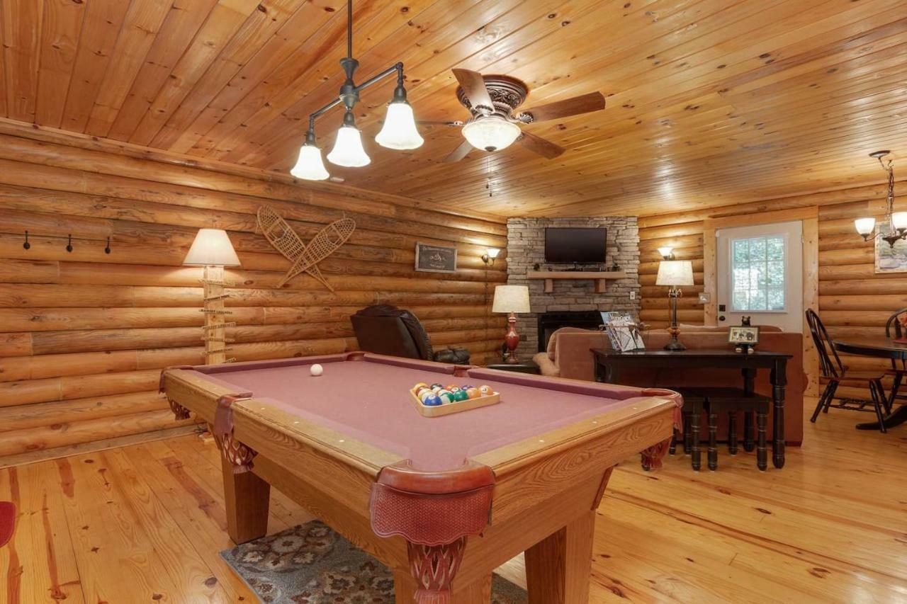 הוילה פיג'ן פורג' Log Cabin! 1Mile From The Action! Private Lane! Hot Tub! Pool Table! מראה חיצוני תמונה