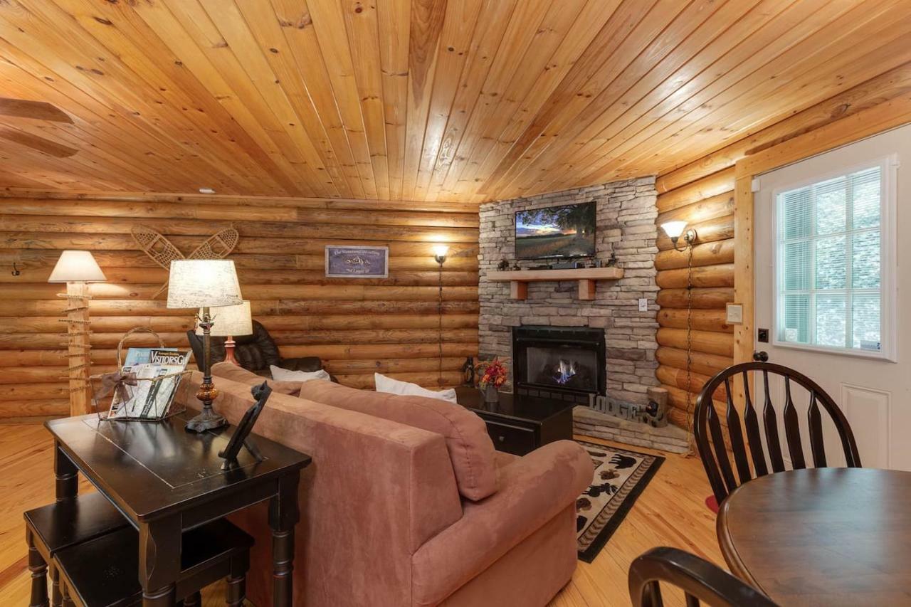 הוילה פיג'ן פורג' Log Cabin! 1Mile From The Action! Private Lane! Hot Tub! Pool Table! מראה חיצוני תמונה