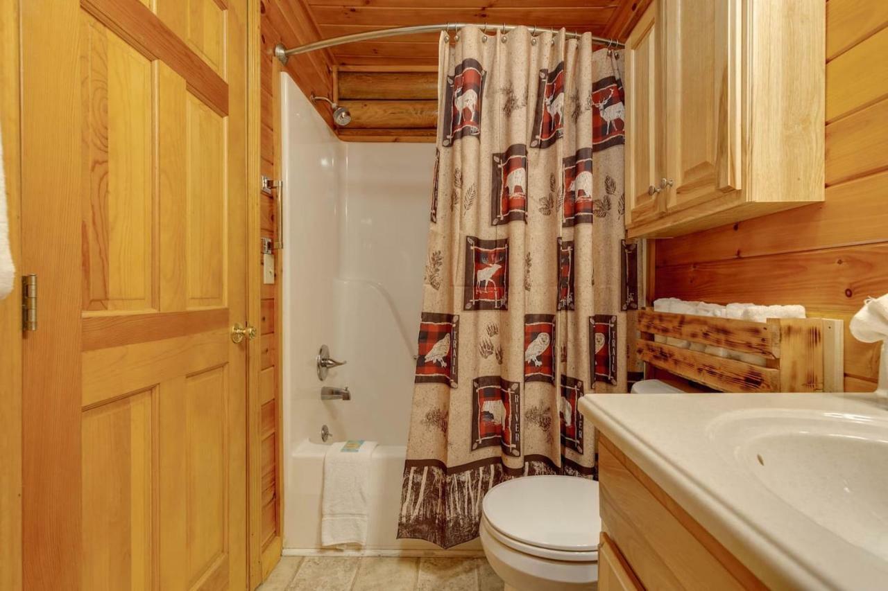 הוילה פיג'ן פורג' Log Cabin! 1Mile From The Action! Private Lane! Hot Tub! Pool Table! מראה חיצוני תמונה