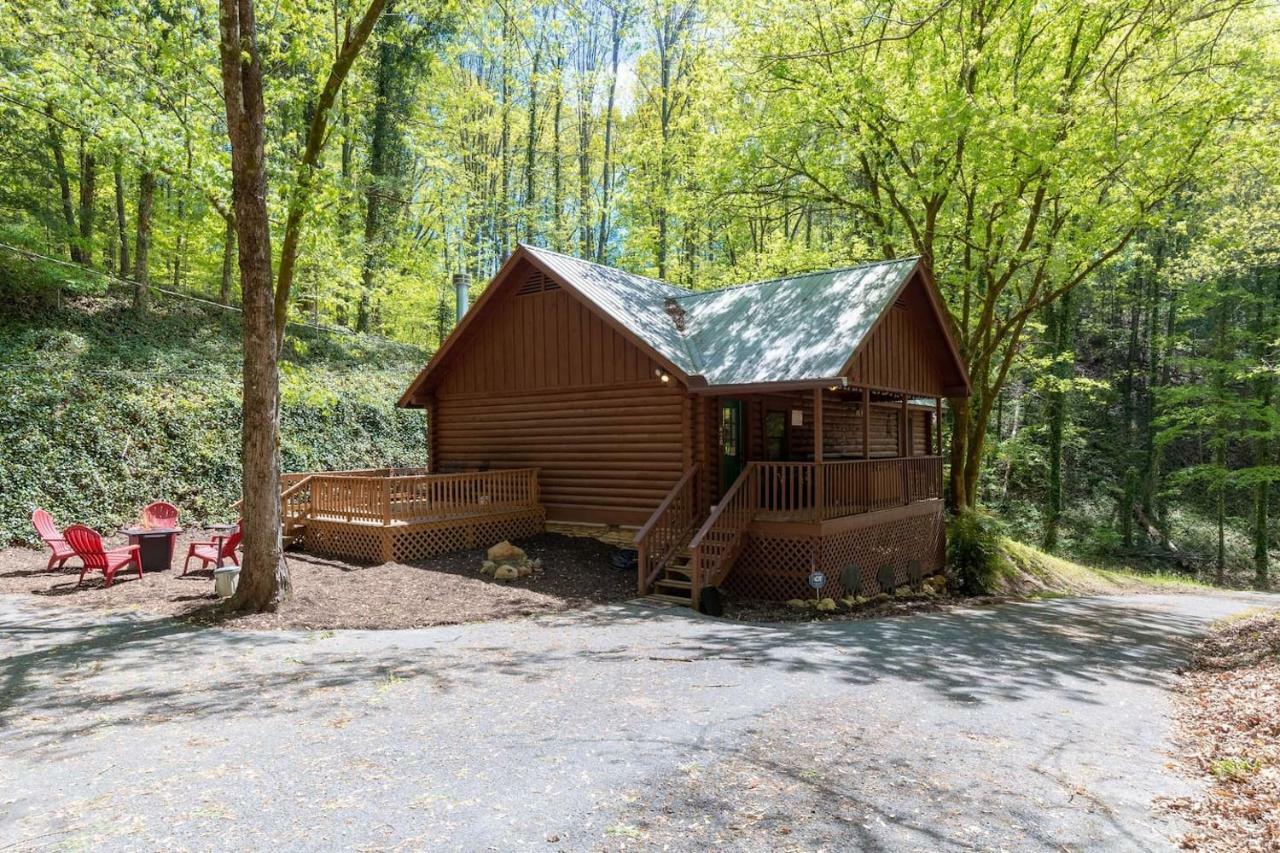 הוילה פיג'ן פורג' Log Cabin! 1Mile From The Action! Private Lane! Hot Tub! Pool Table! מראה חיצוני תמונה