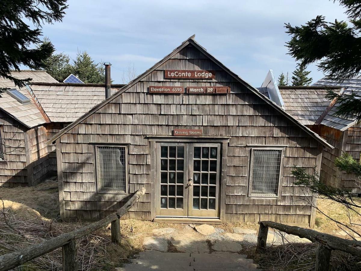 הוילה פיג'ן פורג' Log Cabin! 1Mile From The Action! Private Lane! Hot Tub! Pool Table! מראה חיצוני תמונה