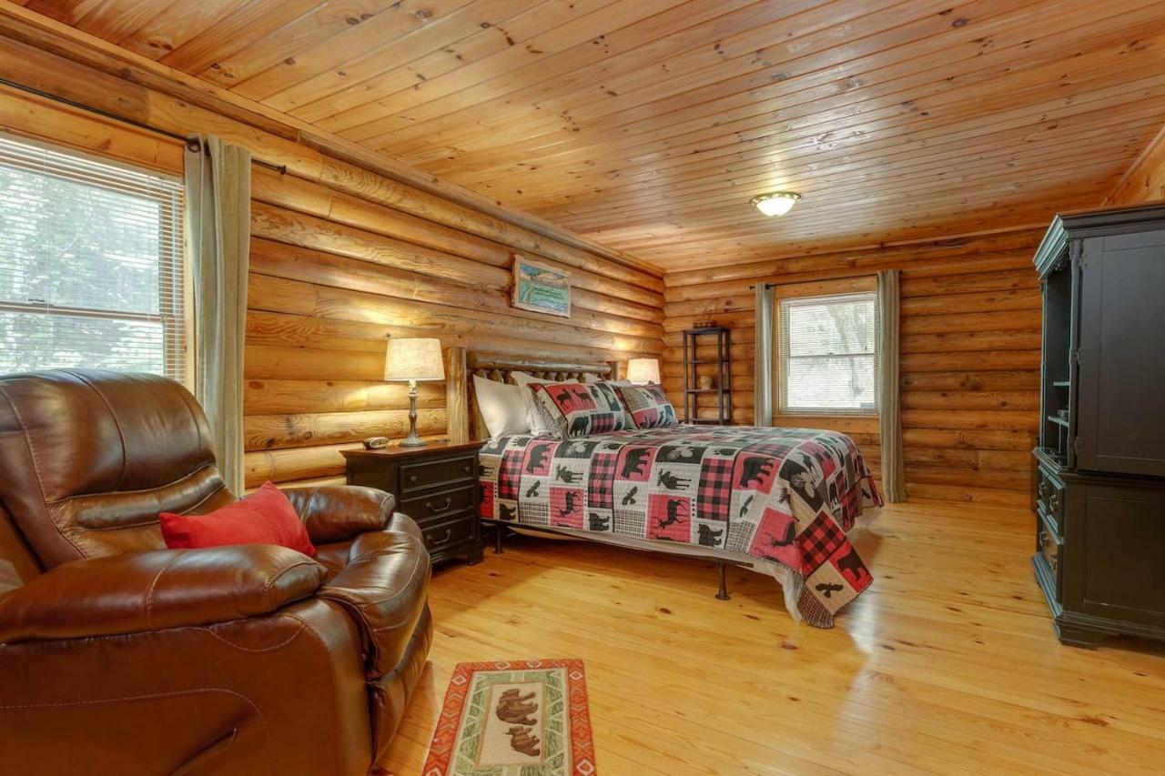 הוילה פיג'ן פורג' Log Cabin! 1Mile From The Action! Private Lane! Hot Tub! Pool Table! מראה חיצוני תמונה