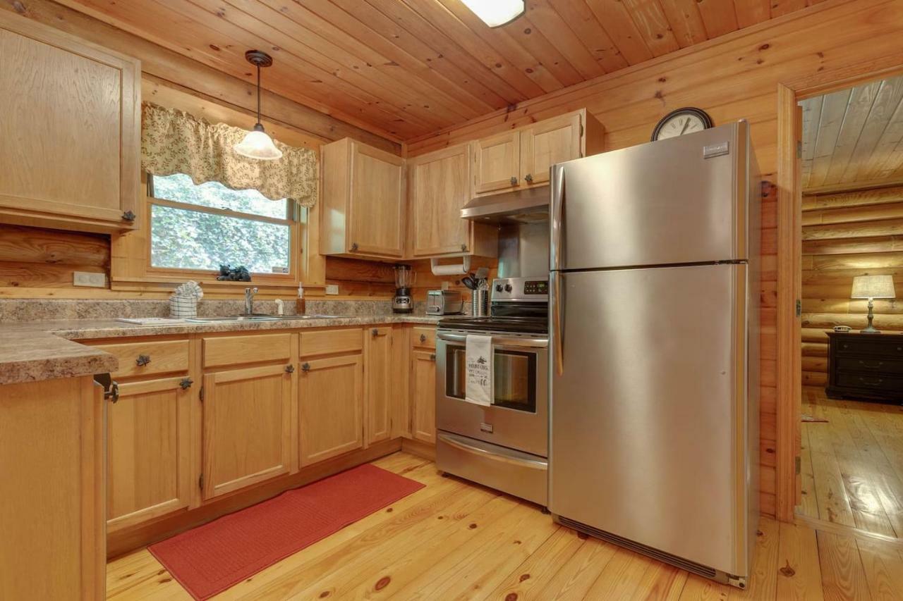 הוילה פיג'ן פורג' Log Cabin! 1Mile From The Action! Private Lane! Hot Tub! Pool Table! מראה חיצוני תמונה
