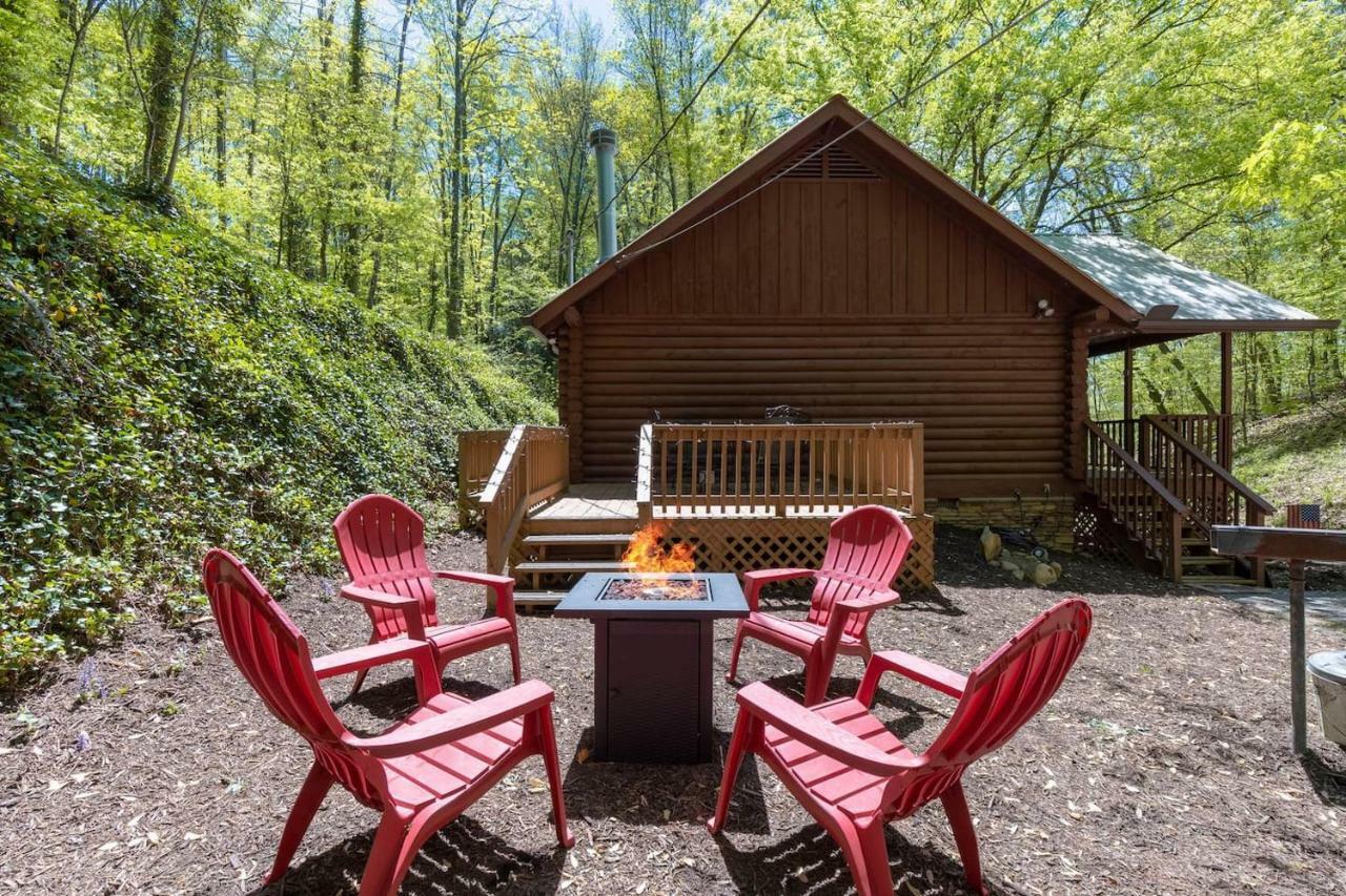 הוילה פיג'ן פורג' Log Cabin! 1Mile From The Action! Private Lane! Hot Tub! Pool Table! מראה חיצוני תמונה